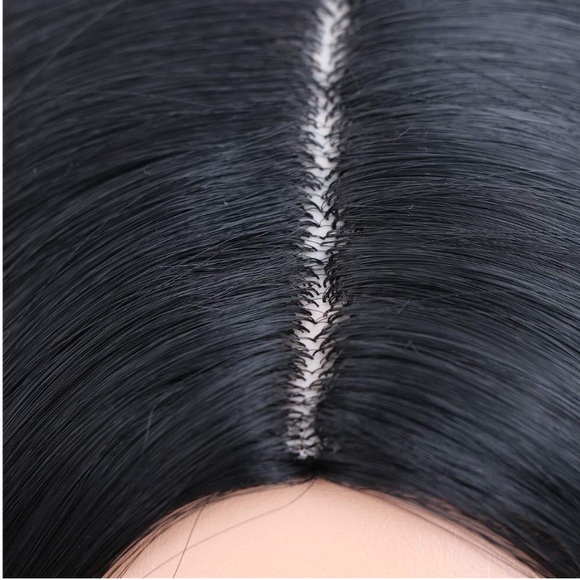 ✨Randy 22” Black MIDDLE PART WIG *NWT* ✨ main image 7